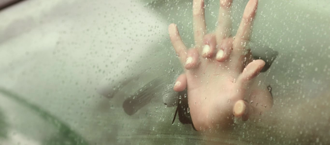 Ασυγκράτητο ζευγάρι συνουσιάστηκε σε κοινή θέα σε πάρκινγκ της Καλαμπάκας